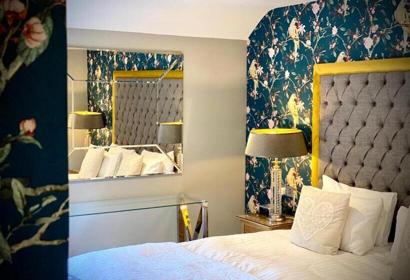 חדר דחוקס עם מיטת קינג, The General Tarleton