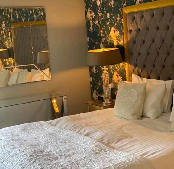 חדר דחוקס עם מיטת קינג, The General Tarleton