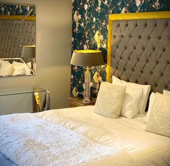 חדר דחוקס עם מיטת קינג, The General Tarleton