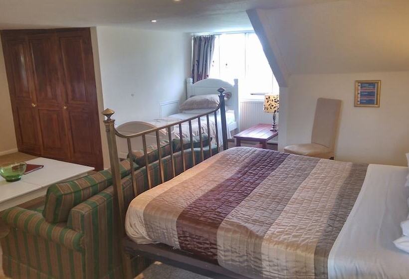 חדר משפחתי, The Globe Inn