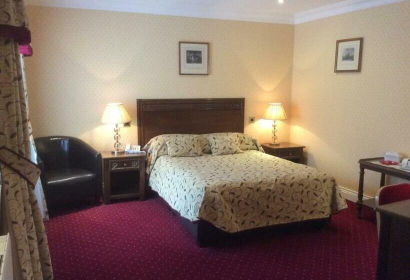 Семейный Номер, The Golden Lion