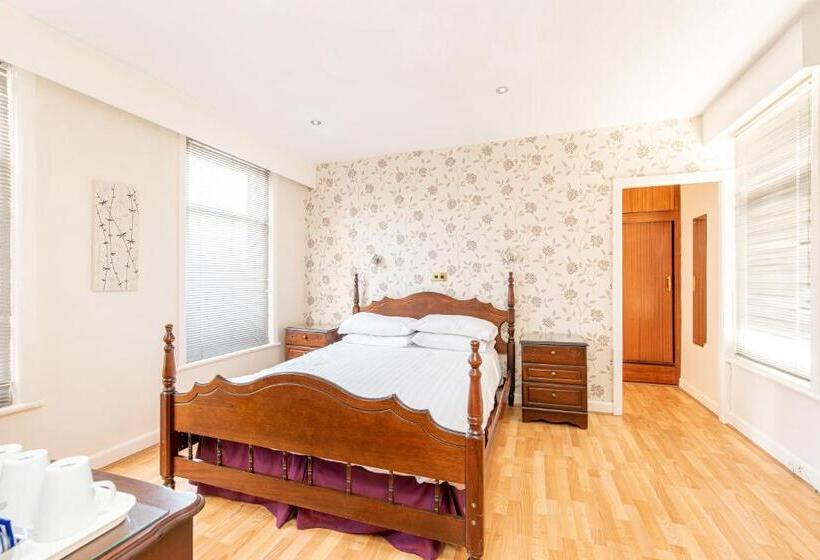 חדר משפחתי, The Headlands