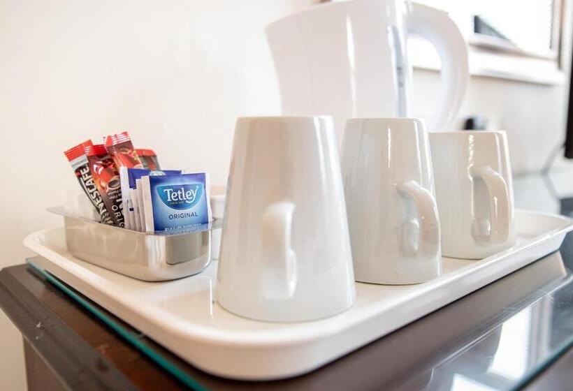 חדר משפחתי, The Headlands