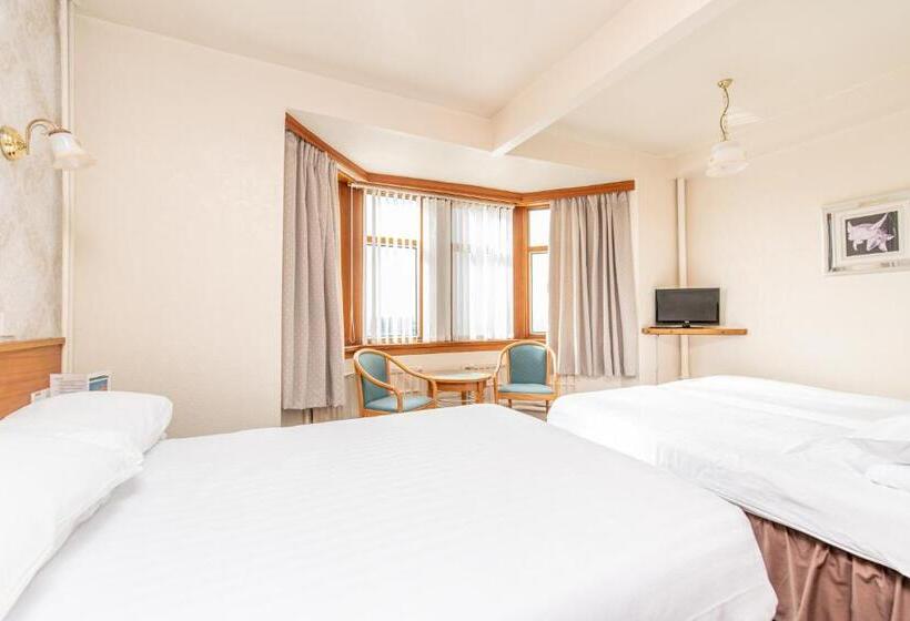 חדר משפחתי, The Headlands