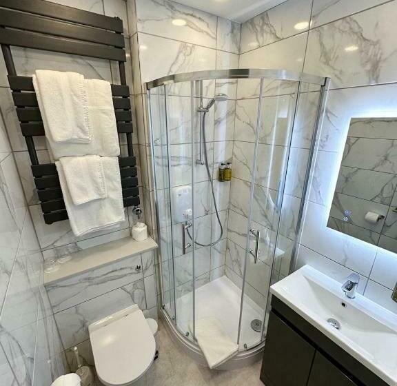 标准间, The Pines