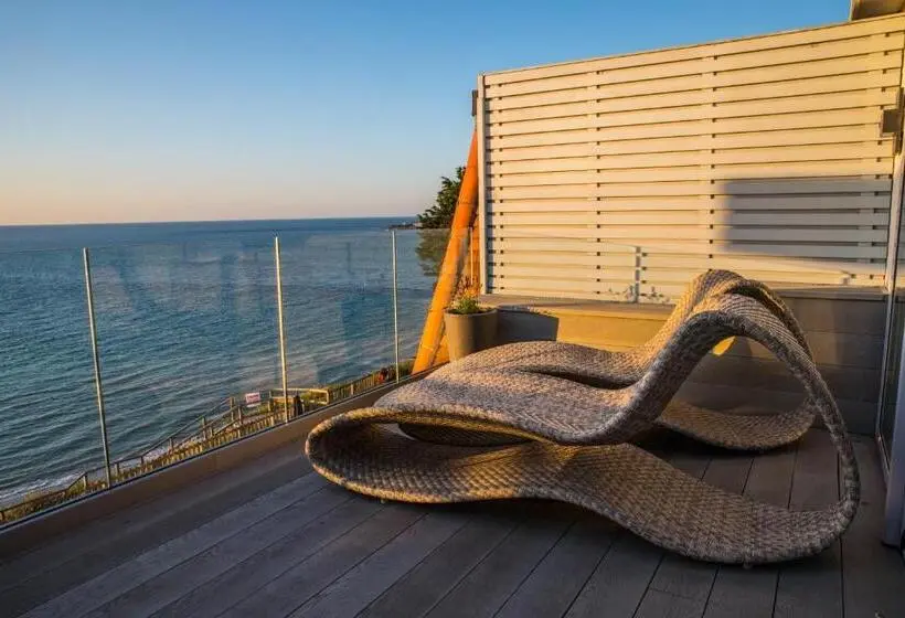 Deluxe Suite Sea View, The Pines