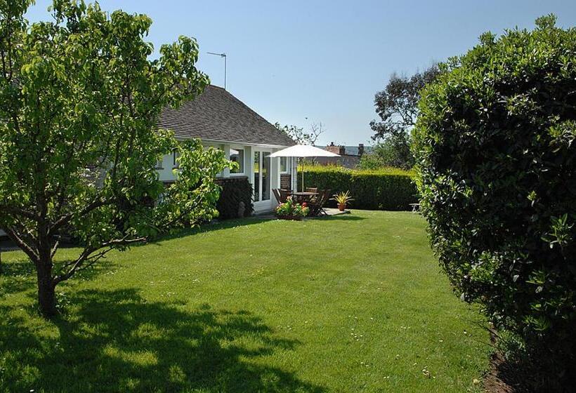 带2个卧室的标准洋房, The Pines