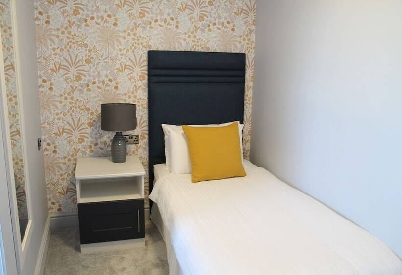 家庭间, The Pines