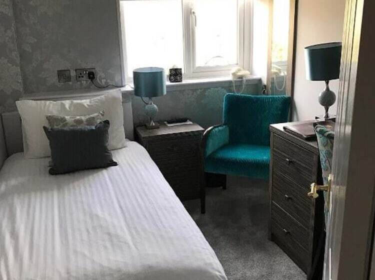 ファミリールーム, The Pines