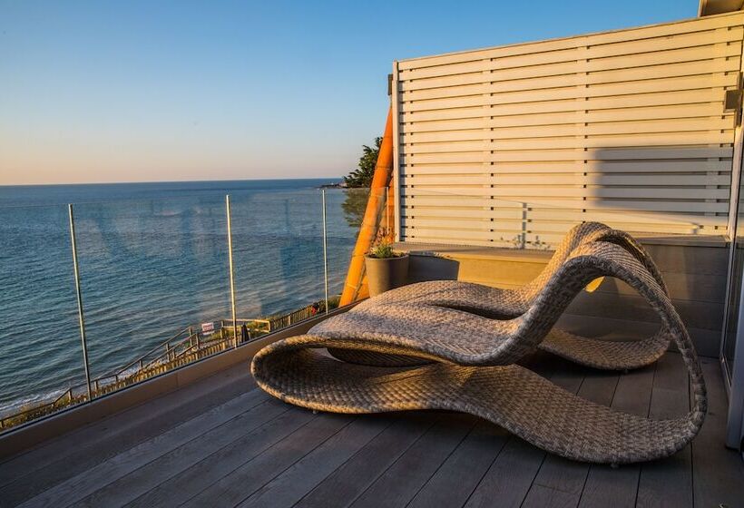 带海景的复工套房, The Pines