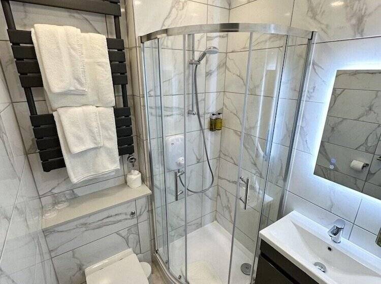 家庭间, The Pines