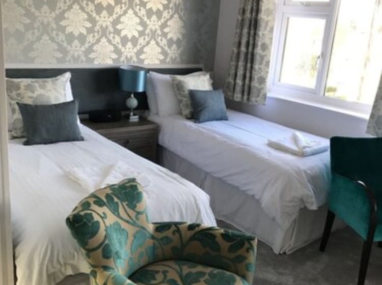 家庭间, The Pines