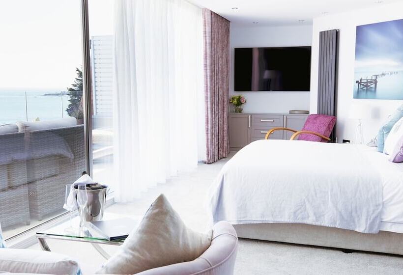 带海景的复工套房, The Pines