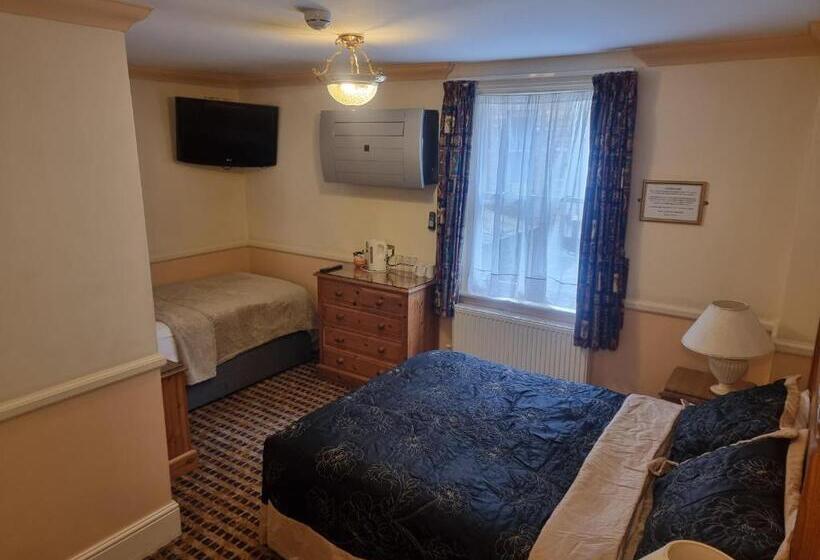 غرفة عائلية, The Royal Oak