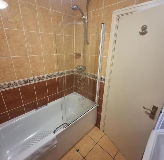 غرفة سوبيريور, The Royal Oak