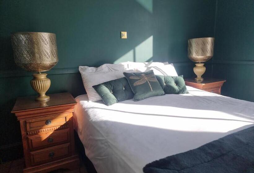 غرفة ديلوكس مطلّة علي البحر, The Royal Oak