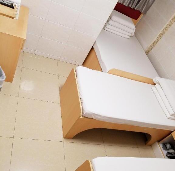 اتاق استاندارد چهار تخته, Asia Travel House