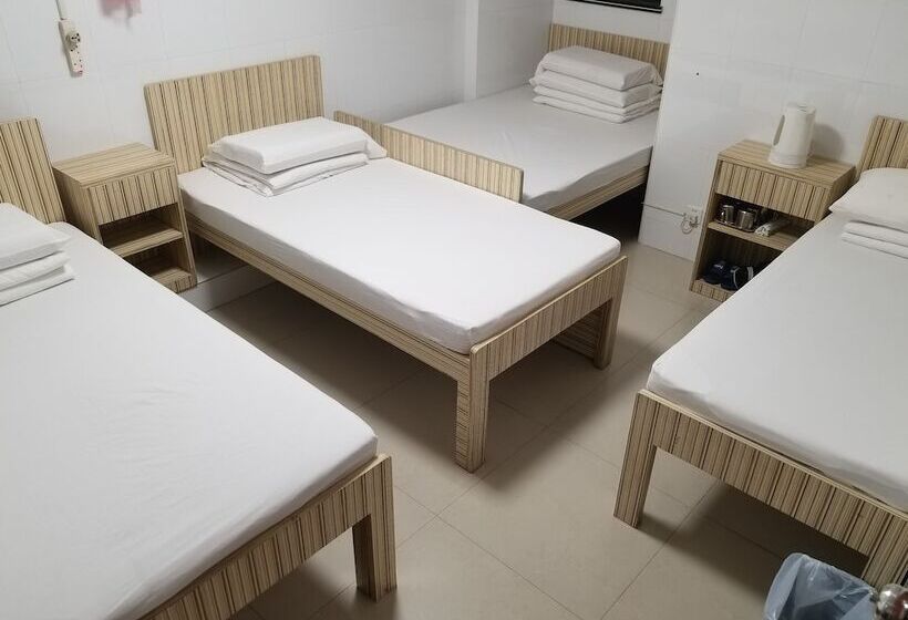 اتاق خانوادگی, Asia Travel House