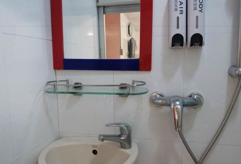 اتاق خانوادگی, Asia Travel House