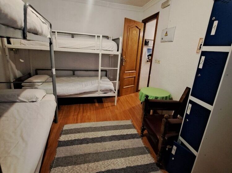 تختخواب در اتاق مشترک, Hostel El Cascabel