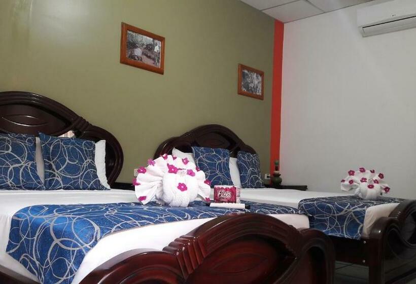 Четырехместный Номер Стандарт, Hostal La Mirada Del Solitario George