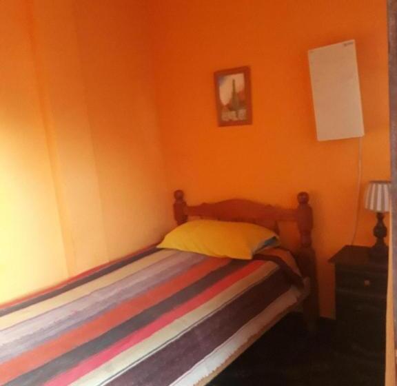 اتاق استاندارد یک تخته با سرویس بهداشتی مشترک, Carnavalito Hostel Tilcara