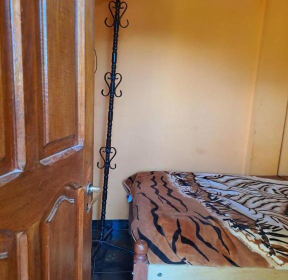 اتاق استاندارد یک تخته با سرویس بهداشتی مشترک, Carnavalito Hostel Tilcara