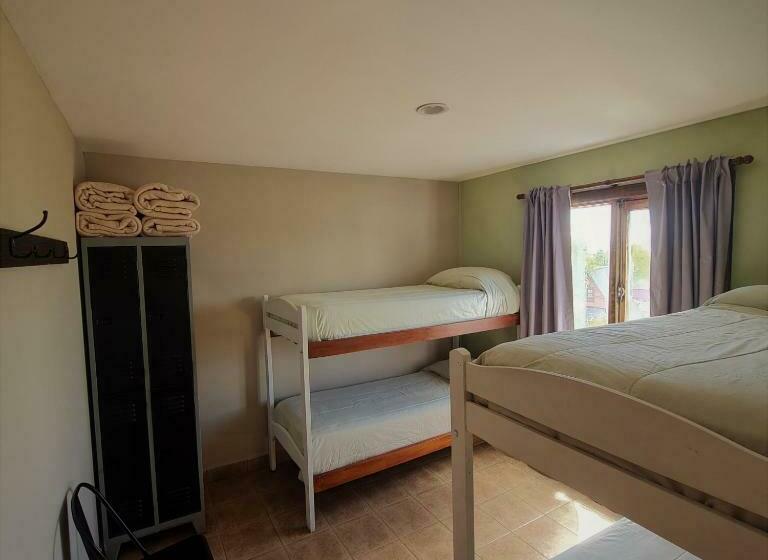 ルームシェアのワンベッド, Hostel I Keu Ken