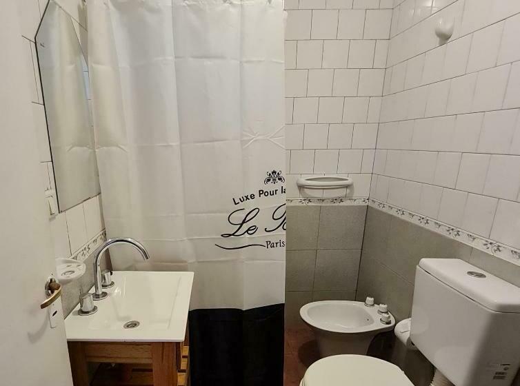 スタンダードバンガロー, Hostel I Keu Ken