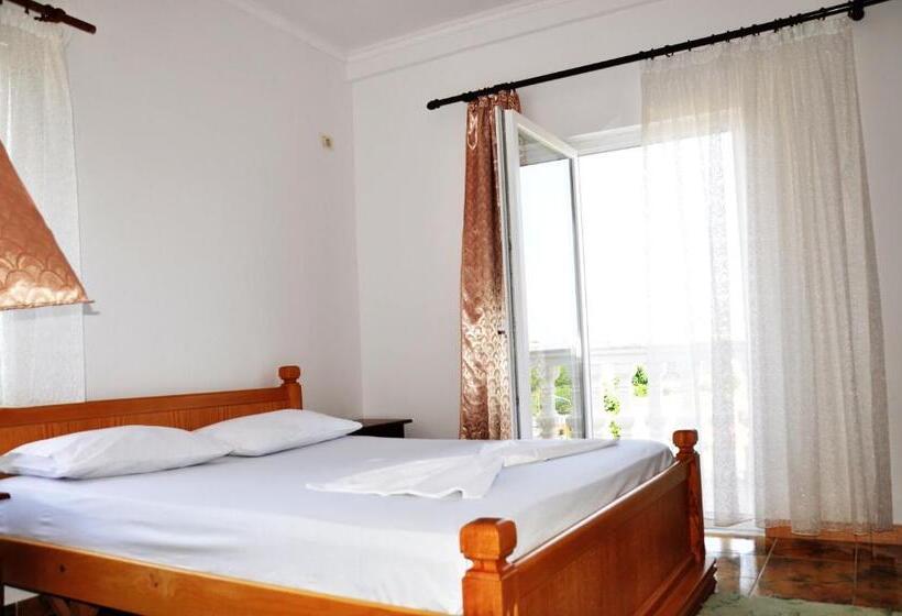 Quarto standart com varanda, Floga