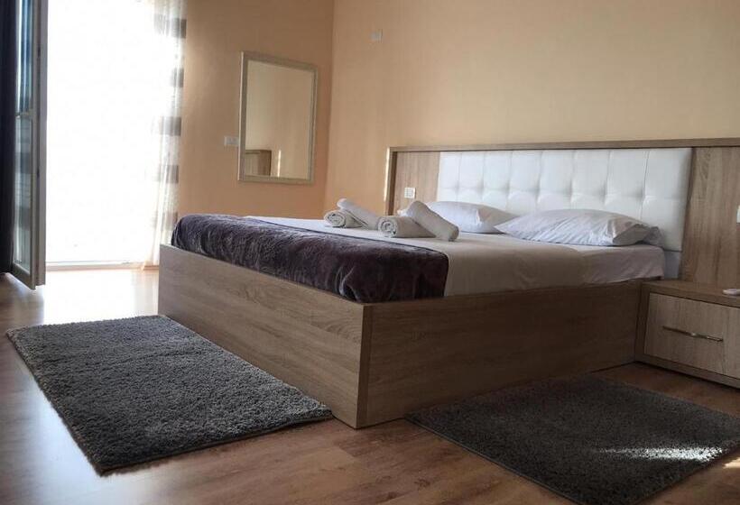 Quarto standart com varanda, Floga