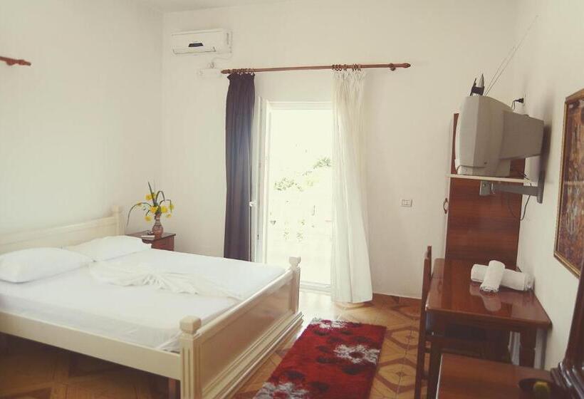 Quarto standart com varanda, Floga