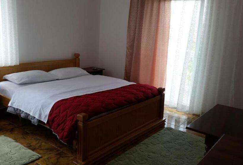 Quarto standart com varanda, Floga