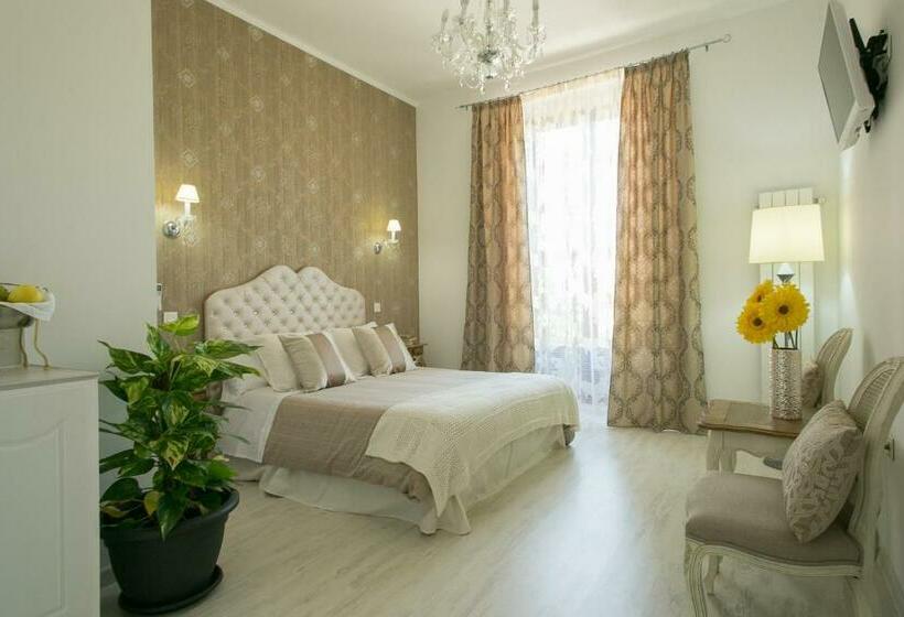 Habitación Estándar con Vistas, Hostal Central Palace Madrid