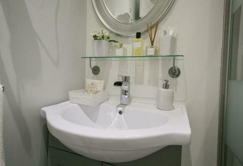 Habitación Estándar con Vistas, Hostal Central Palace Madrid