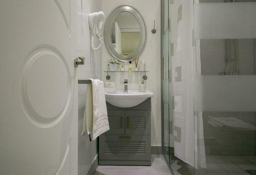 Habitación Estándar con Vistas, Hostal Central Palace Madrid