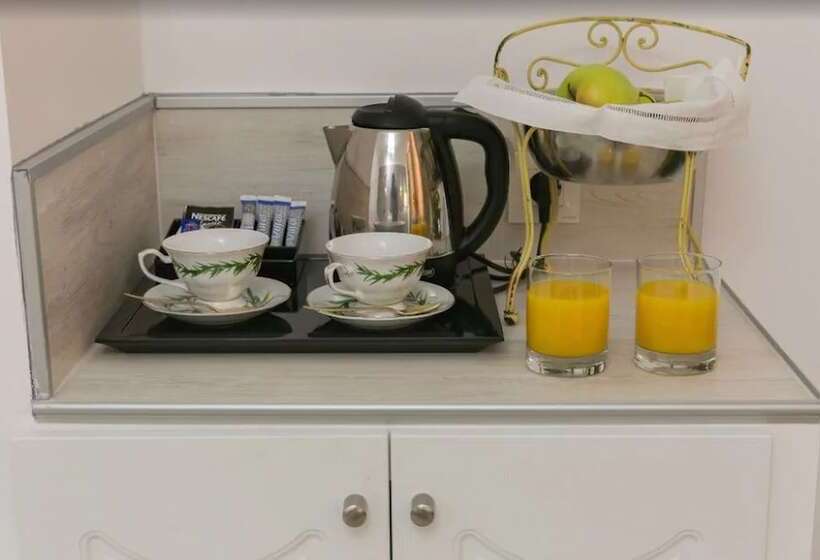 Habitación Estándar con Vistas, Hostal Central Palace Madrid