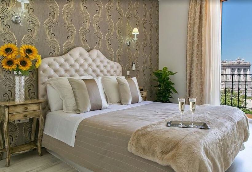 Habitación Estándar con Vistas, Hostal Central Palace Madrid