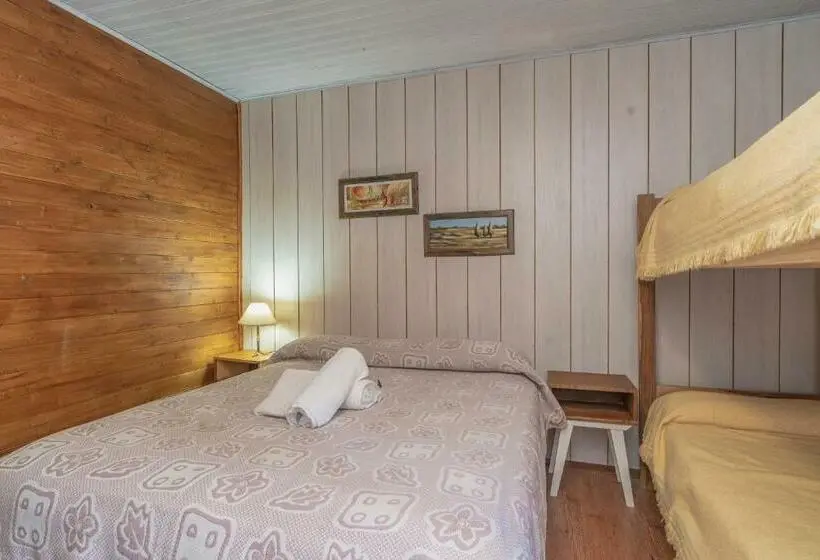 Standard Neljän Hengen Huone, Hualum