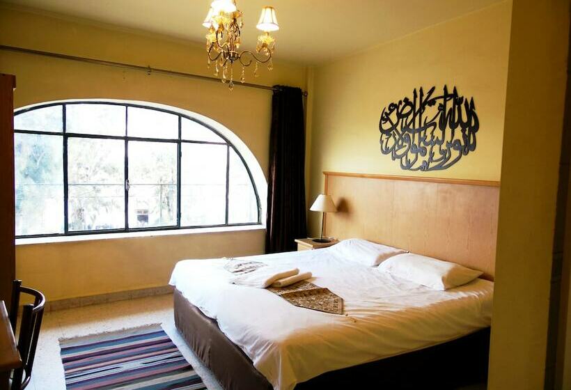 اتاق لوکس, Moab Land