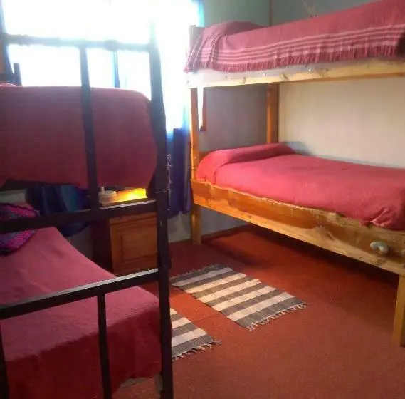 Neljän hengen Economy-huone jaetulla kylpyhuoneella, Piuke Mapu Patagonia Hostel