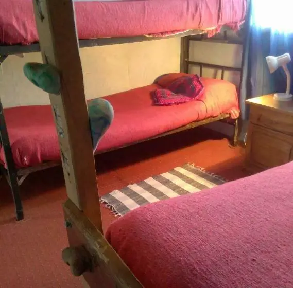 Neljän hengen Economy-huone jaetulla kylpyhuoneella, Piuke Mapu Patagonia Hostel