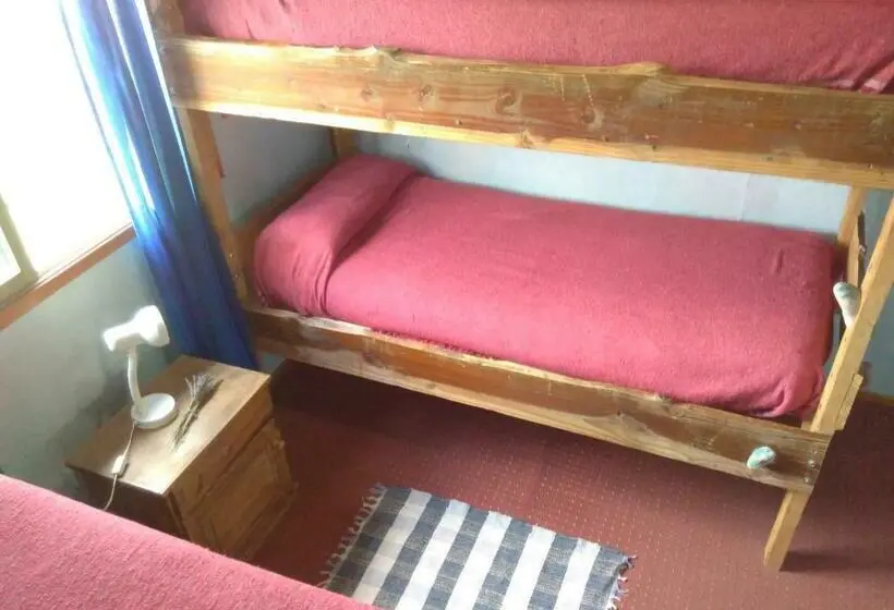 Neljän hengen Economy-huone jaetulla kylpyhuoneella, Piuke Mapu Patagonia Hostel
