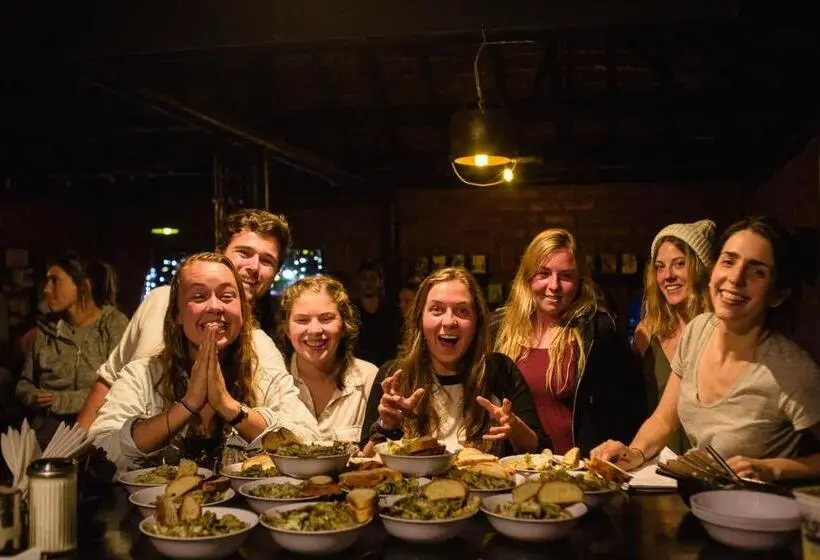ルームシェアのワンベッド, Great Hostels Backpackers