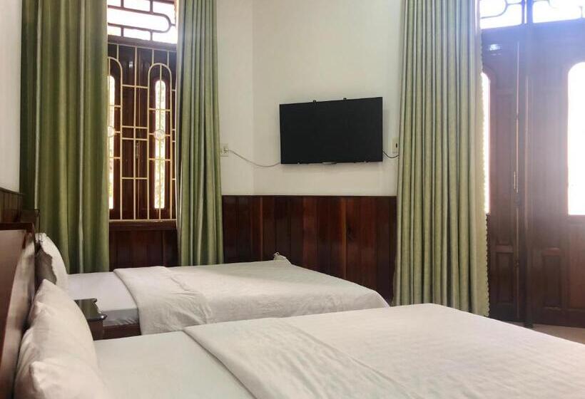 اتاق لوکس با بالکن, Hai Huong