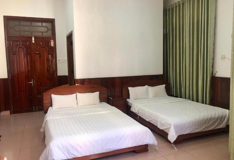 اتاق لوکس با بالکن, Hai Huong