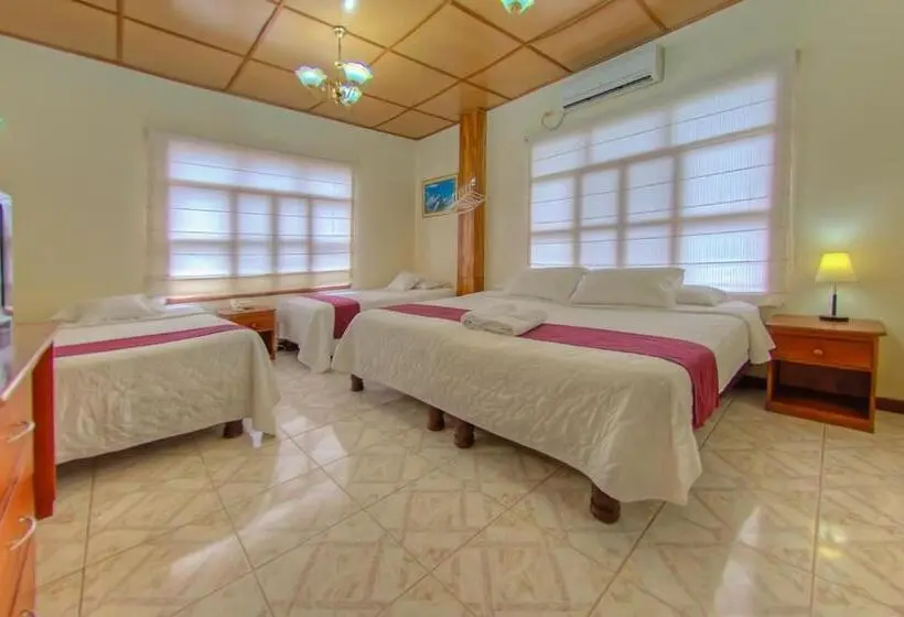 エコノミー４人部屋, San Vicente Galapagos