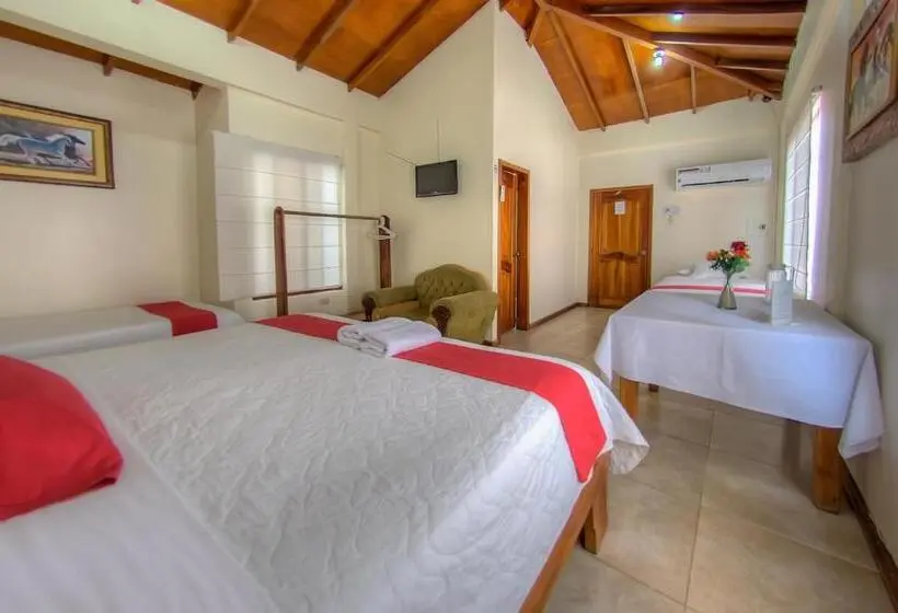 エコノミー４人部屋, San Vicente Galapagos