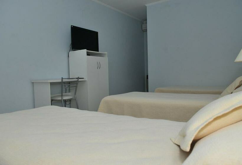 اتاق استاندارد سه نفره, Tagüé