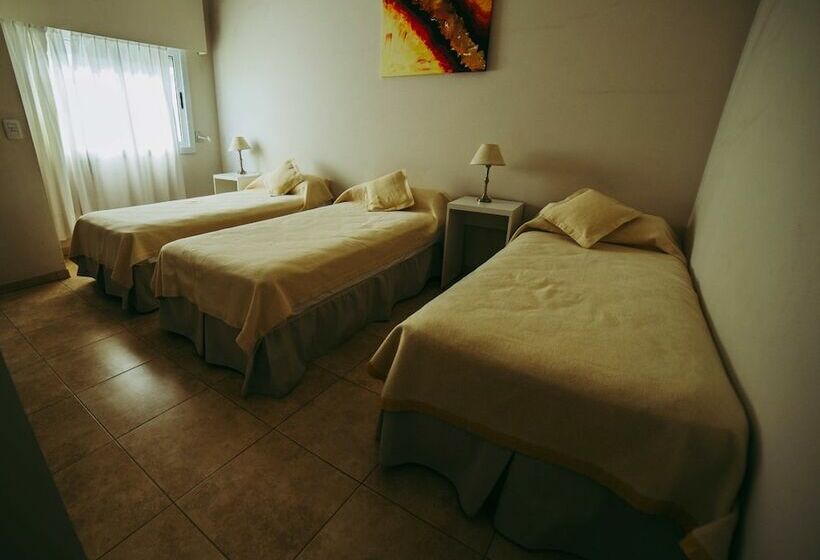 اتاق استاندارد سه نفره, Tagüé